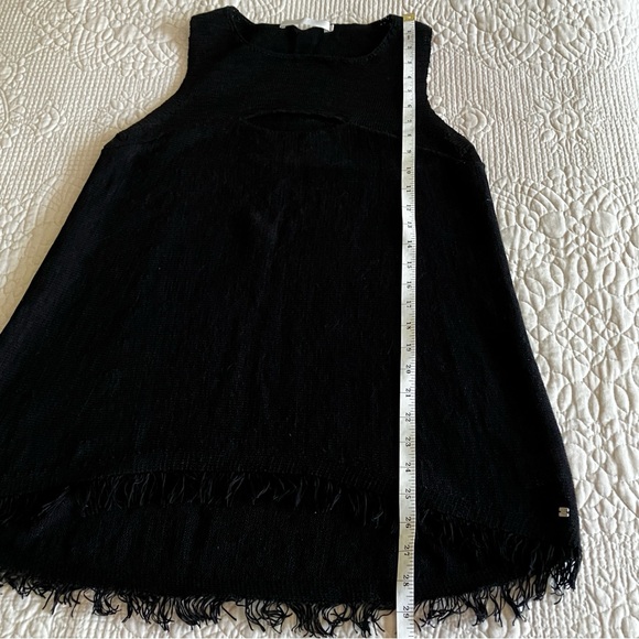 Like New One Grey Day black linen mix sleeveless hi/lo top - Picture 13 of 14